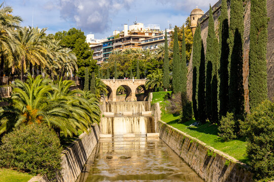 Canal Torrent de Sa Riera with bridge Pont de Sa Porta de Santa Catalina, Majorca, Mallorca, Balearic Islands, Spain, Europe