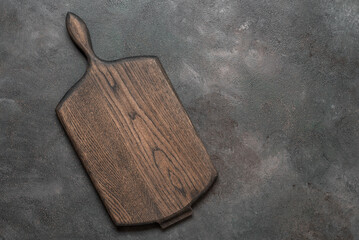 Empty wooden cutting board on dark grunge background. Kitchenware. Top view, flat lay. - 748628559