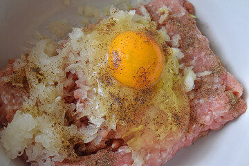Minced meat with egg and onion