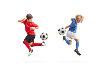 Crédence de cuisine en verre imprimé Collage de graffitis Boys kicking a football with back heel