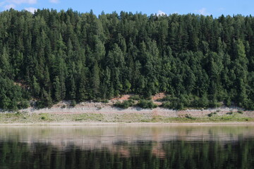 Obraz premium the river and the beautiful coast of the horizon