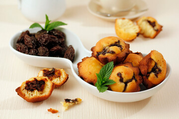 Muffins with prunes.