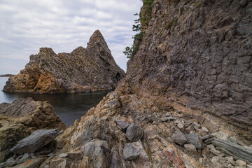 日本　青森県西津軽郡深浦町の仙北岩トンネル近くの海岸の風景