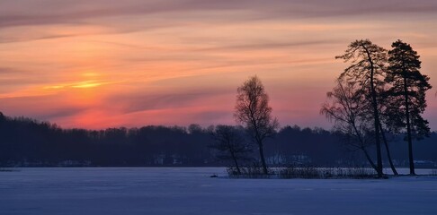 Fototapeta na wymiar Cold winter morning sunrise with beautiful panorama 