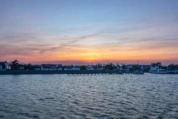 Hafen Vitte auf der Insel Hiddensee bei Sonnenuntergang.