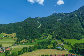 Sommer in den Chiemgauer Alpen rund um Hohenaschau, Blick zur Kampenwand