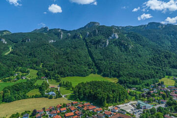 Fototapeta na wymiar Sommer an der Kampenwand in den Chiemgauer Alpen oberhalb von Hohenaschau 