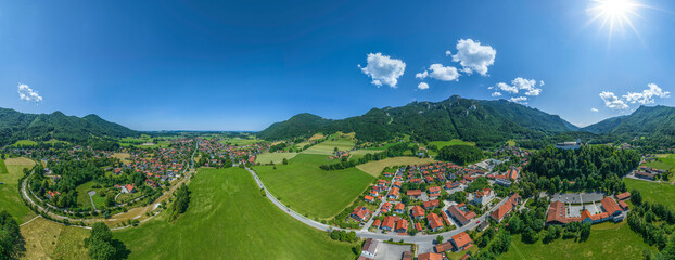 Ausblick auf das Tal der Prien rund um Hohenaschau im Chiemgau