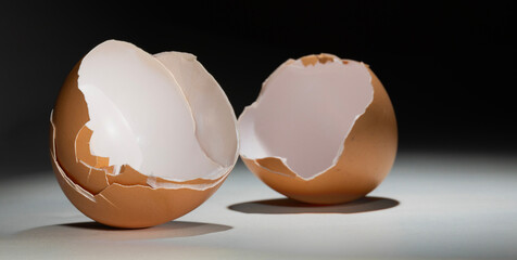 Brown chicken eggs that are broken open - obrazy, fototapety, plakaty