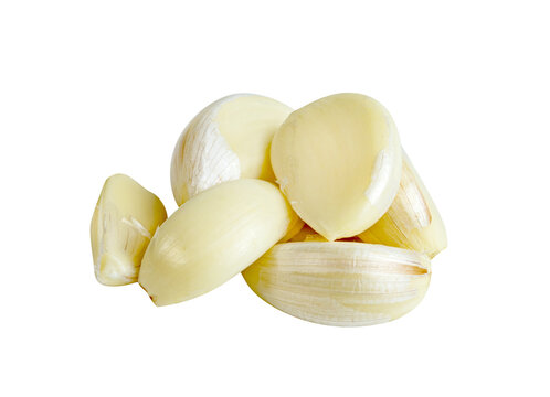 peeled garlic isolated