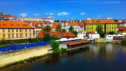 Obraz premium A panoramic view of the brightly colored city
