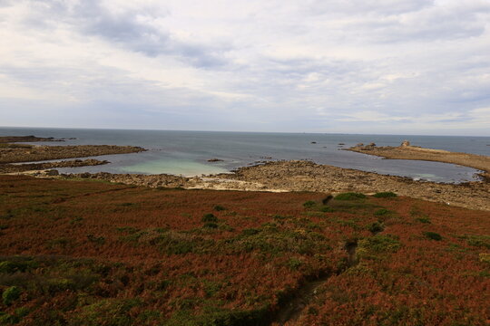 Île-Grande is an island on the north coast of Brittany in the commune of Pleumeur-Bodou , Côtes-d'Armor