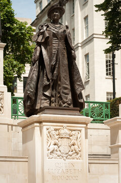 ONDON, UK - JULY 03, 2010: Bronze Statue of Queen Elizabeth ( consort, to King George VI) on The Mall - The King George VI and Queen Elizabeth Memorial