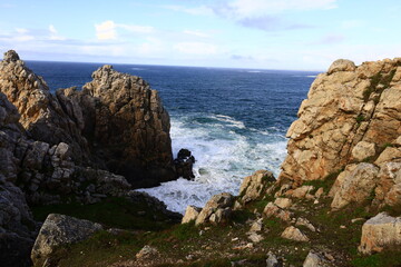 Fototapeta na wymiar The point of Pen-Hir is a promontory of the Crozon peninsula in Brittany, to the south-west of Camaret-sur-Mer