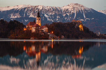 Obraz premium Scenic view of Lake Bled in Slovenia. Island with church in the middle of the lake.