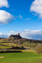 Forteresse de Polignac, près du Puy-en-Velay, sur sa butte volcanique