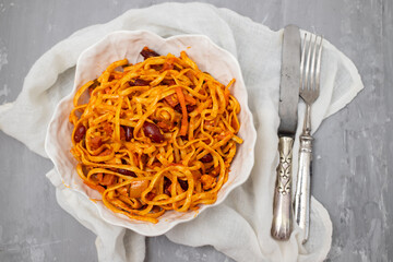 Noodles Tai style mixed with spicy tomatoes and meat