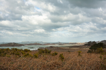 Joli paysage de mer sur la côte bretonne à Landrellec en hiver - Bretagne France