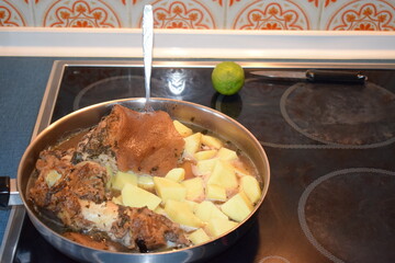 roast with potatoes and lemon