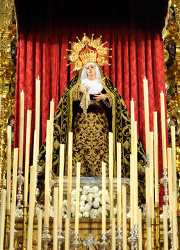 Nuestra Señora de la Presentación de la Hermandad de El Calvario (siglo XIX) atribuida a Juan de Astorga en la  iglesia de la Magdalena Sevilla, Andalucía, España