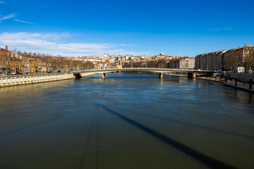 Quartier de la Croix-Rousse à Lyon depuis les quais de Saône