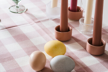 Easter place setting with candles and multi colored eggs - 748940782