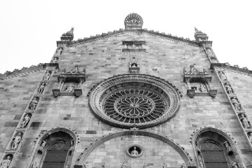 Facade Como Cathedral - 748975502