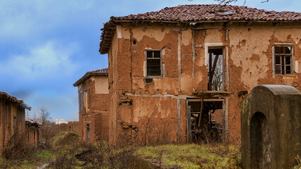 abandoned house in the desert