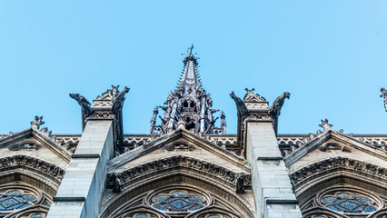 Paris, France - Dec. 27 2022: The Gothic style Gargoyle on the roof of Saint-Chapelle in Paris - obrazy, fototapety, plakaty