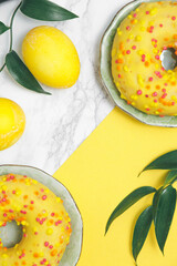 Donaty o smaku mango na Wielkanocnym stole. 