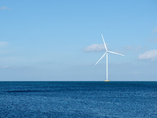 Windtrubines in het IJsselmeer