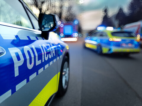 Radiow&oacute;z policji, policja na sygnale