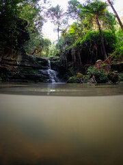 Naklejka premium Beautiful split shot of Lilly Pilly Falls, Sydney, Australia.