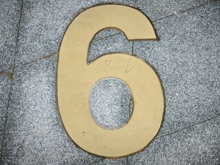 N&uacute;mero en el paseo 6