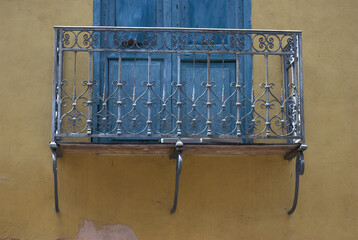 Ventanas,son los ojos de nuestras casas y edificios,las coloniales son hermosas.