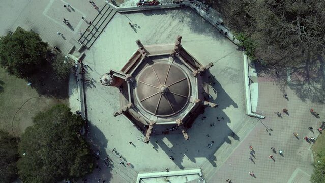 CASTILLO RODEADO POR DRON 