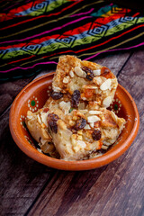 capirotada o pudin, postre tradicional mexicano