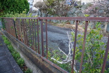 壊れた柵