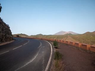 Stra&szlig;e in den Bergen