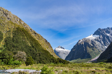 ミルフォードサウンドの山岳風景
