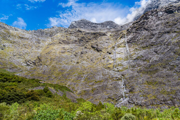 ミルフォードサウンドの山岳風景