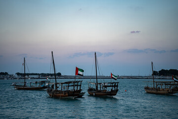 Obraz premium Vintage boats docked in Abu Dhabi at twilight