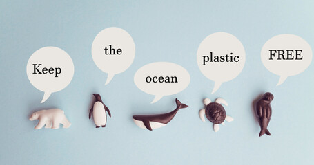 Keep the ocean plastic free message on speech bubbles with sea animals 