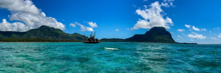 Cercles muraux Le Morne, Maurice Beautiful landscape of Mauritius island with turquoise lagoon