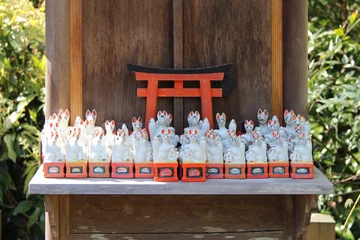 Gordijnen ceramic figurines of foxes in a shinto temple (jozan inari shrine) in matsue in japan © frdric