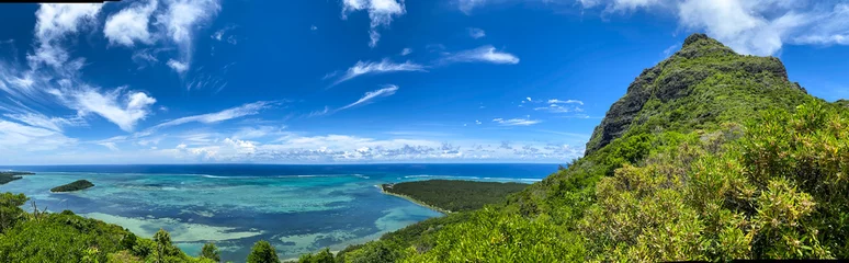 Plaid mouton avec motif Le Morne, Maurice Beautiful landscape of Mauritius island with turquoise lagoon