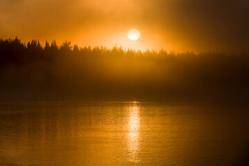 Fototapeta na wymiar Sonnenaufgang am Piteälven in Schweden 