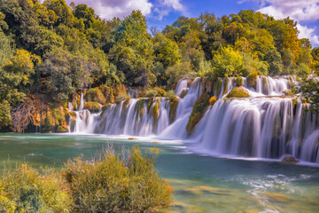 erstaunlicher Wasserfall im Nationalpark Krka-Kroatien