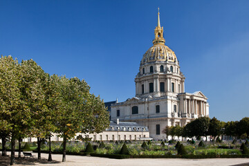 Paris France: Chapel of Saint Louis des Invalides . There is a tomb of Napoleon Bonaparte. National Residence of Invalids - museum relating to military history of France.