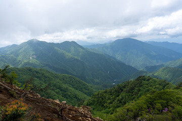 Obraz premium Trail between Yakeyama and Hirugatake, Tanzawa area